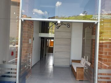 Hermoso apartamento en el sector de mayor valorización y desarrollo de Itagüí, parte plana