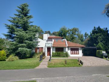 Oportunidad, Casa de 228 m² en Las Praderas de Lujan