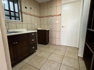 CASA EN RENTA EQUIPADA y CON GRAN UBICACIÓN