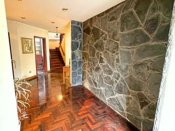 ¡REMATO EXCLUSIVA CASA EN SURCO FRENTE A PARQUE EN ESQUINA!