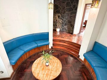 ¡REMATO EXCLUSIVA CASA EN SURCO FRENTE A PARQUE EN ESQUINA!