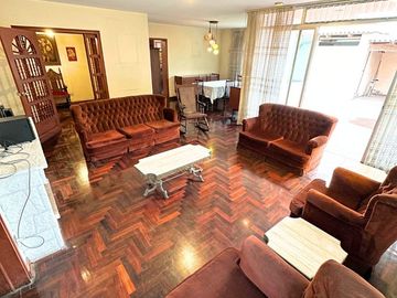 ¡REMATO EXCLUSIVA CASA EN SURCO FRENTE A PARQUE EN ESQUINA!