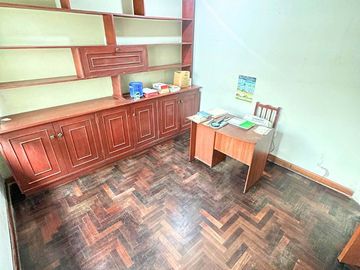 ¡REMATO EXCLUSIVA CASA EN SURCO FRENTE A PARQUE EN ESQUINA!