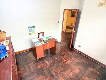 ¡REMATO EXCLUSIVA CASA EN SURCO FRENTE A PARQUE EN ESQUINA!
