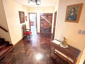 ¡REMATO EXCLUSIVA CASA EN SURCO FRENTE A PARQUE EN ESQUINA!