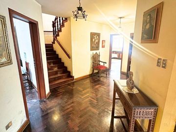 ¡REMATO EXCLUSIVA CASA EN SURCO FRENTE A PARQUE EN ESQUINA!