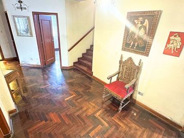 ¡REMATO EXCLUSIVA CASA EN SURCO FRENTE A PARQUE EN ESQUINA!