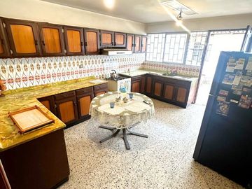 ¡REMATO EXCLUSIVA CASA EN SURCO FRENTE A PARQUE EN ESQUINA!
