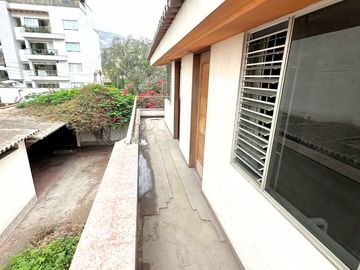 ¡REMATO EXCLUSIVA CASA EN SURCO FRENTE A PARQUE EN ESQUINA!