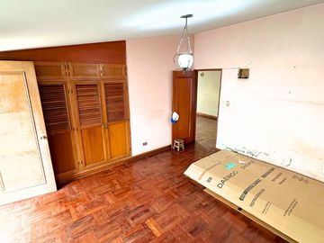 ¡REMATO EXCLUSIVA CASA EN SURCO FRENTE A PARQUE EN ESQUINA!