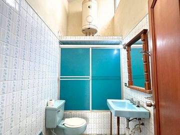 ¡REMATO EXCLUSIVA CASA EN SURCO FRENTE A PARQUE EN ESQUINA!