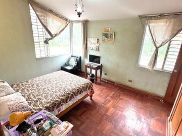 ¡REMATO EXCLUSIVA CASA EN SURCO FRENTE A PARQUE EN ESQUINA!