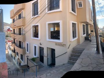 Edificio de Departamentos en Venta, En Colonia Lomas de la Soledad