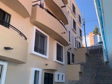 Edificio de Departamentos en Venta, En Colonia Lomas de la Soledad