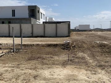 Terreno en Venta en Punta Blanca, Santa Elena – Ubicación Privilegiada Cerca del Mar 🏝️✨