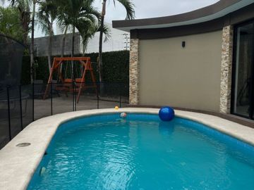 Casa en venta, Urb. Santa Fe - Samborondón