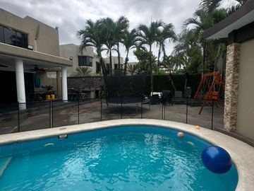 Casa en venta, Urb. Santa Fe - Samborondón
