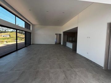 CASA FINCA DE LUJO EN VENTA, CONDOMINIO CERRADO, A 20 MINUTOS DEL AEROPUERTO JOSE MARIA CORDOVA