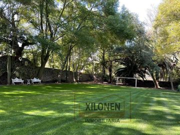 Rancho Señorial Privilegiado, con 3 Pozos y Bella Ecología. Casa estilo Mediterránea amueblada, con alberca, canchas: Frontón y de Pádel tenis.