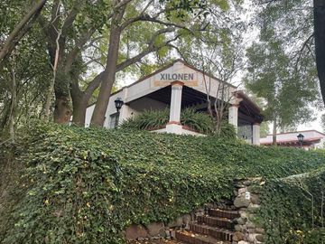 Rancho Señorial Privilegiado, con 3 Pozos y Bella Ecología. Casa estilo Mediterránea amueblada, con alberca, canchas: Frontón y de Pádel tenis.
