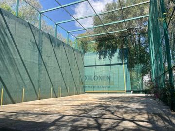 Rancho Señorial Privilegiado, con 3 Pozos y Bella Ecología. Casa estilo Mediterránea amueblada, con alberca, canchas: Frontón y de Pádel tenis.