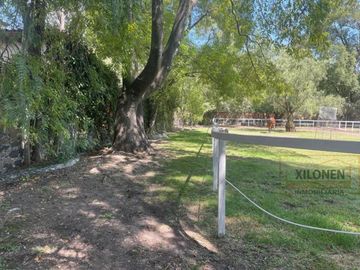 Rancho Señorial Privilegiado, con 3 Pozos y Bella Ecología. Casa estilo Mediterránea amueblada, con alberca, canchas: Frontón y de Pádel tenis.