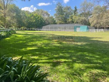 Rancho Señorial Privilegiado, con 3 Pozos y Bella Ecología. Casa estilo Mediterránea amueblada, con alberca, canchas: Frontón y de Pádel tenis.