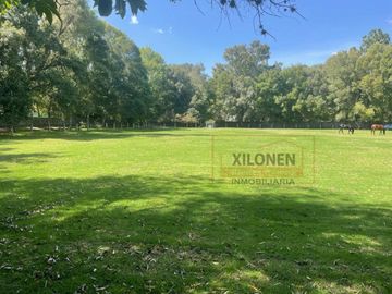Rancho Señorial Privilegiado, con 3 Pozos y Bella Ecología. Casa estilo Mediterránea amueblada, con alberca, canchas: Frontón y de Pádel tenis.