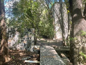 Rancho Señorial Privilegiado, con 3 Pozos y Bella Ecología. Casa estilo Mediterránea amueblada, con alberca, canchas: Frontón y de Pádel tenis.