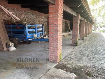 Rancho Señorial Privilegiado, con 3 Pozos y Bella Ecología. Casa estilo Mediterránea amueblada, con alberca, canchas: Frontón y de Pádel tenis.