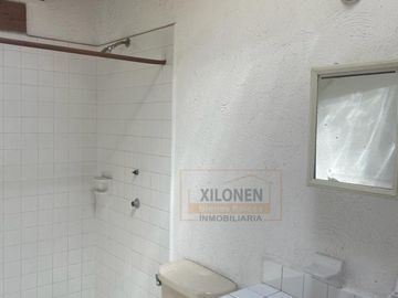 Rancho Señorial Privilegiado, con 3 Pozos y Bella Ecología. Casa estilo Mediterránea amueblada, con alberca, canchas: Frontón y de Pádel tenis.