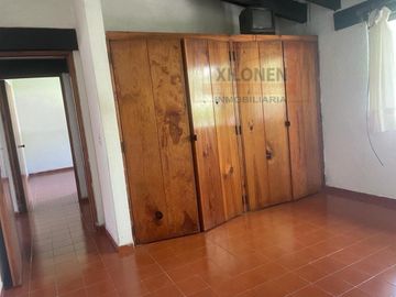 Rancho Señorial Privilegiado, con 3 Pozos y Bella Ecología. Casa estilo Mediterránea amueblada, con alberca, canchas: Frontón y de Pádel tenis.