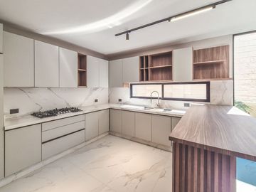 Casa En Venta Con 3 Recámaras Y Diseño Único En Lomas De Angelópolis III, Isla Blanca.