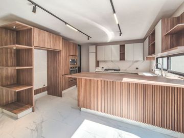 Casa En Venta Con 3 Recámaras Y Diseño Único En Lomas De Angelópolis III, Isla Blanca.