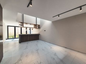 Casa En Venta Con 3 Recámaras Y Diseño Único En Lomas De Angelópolis III, Isla Blanca.