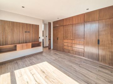 Casa En Venta Con 3 Recámaras Y Diseño Único En Lomas De Angelópolis III, Isla Blanca.