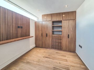 Casa En Venta Con 3 Recámaras Y Diseño Único En Lomas De Angelópolis III, Isla Blanca.