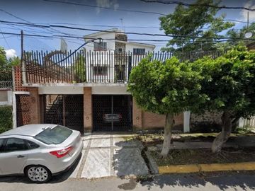 Casa En Venta En Paseo De Los Burgos 8, Burgos Cuernavaca, Tres De Mayo