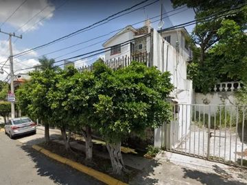 Casa En Venta En Paseo De Los Burgos 8, Burgos Cuernavaca, Tres De Mayo