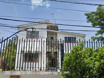 Casa En Venta En Paseo De Los Burgos 8, Burgos Cuernavaca, Tres De Mayo