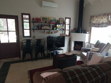 Excelente Casa Estilo Campo - 375 m² Construidos Sobre 1203 m² de Lote