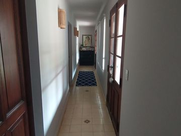 Excelente Casa Estilo Campo - 375 m² Construidos Sobre 1203 m² de Lote
