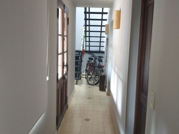 Excelente Casa Estilo Campo - 375 m² Construidos Sobre 1203 m² de Lote