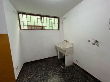 Dpto. Funcional para pareja o persona sola. Jr. Marchand, a media cuadra del Parque Plumereros y la estación del Tren de San Borja Sur