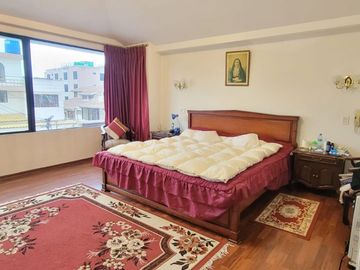 VENTA CASA EN LOS ALAMOS RIOBAMBA