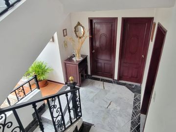 VENTA CASA EN LOS ALAMOS RIOBAMBA