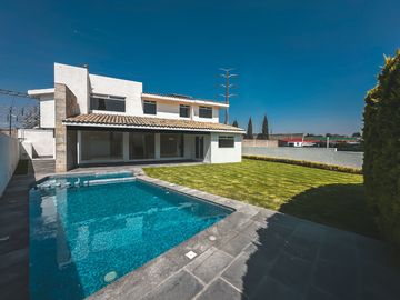 CASA EN VENTA CON ALBERCA EN EL CRISTO, ATLIXCO.