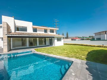 CASA EN VENTA CON ALBERCA EN EL CRISTO, ATLIXCO.