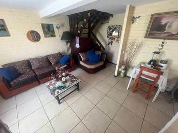 Casa Ampliada en Av. Olimpo, Maipú.