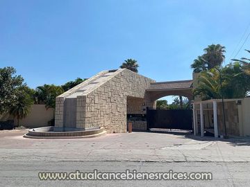 Venta de casa en fraccionamiento con alberca, jardín, palapa y vigilancia las 24 horas